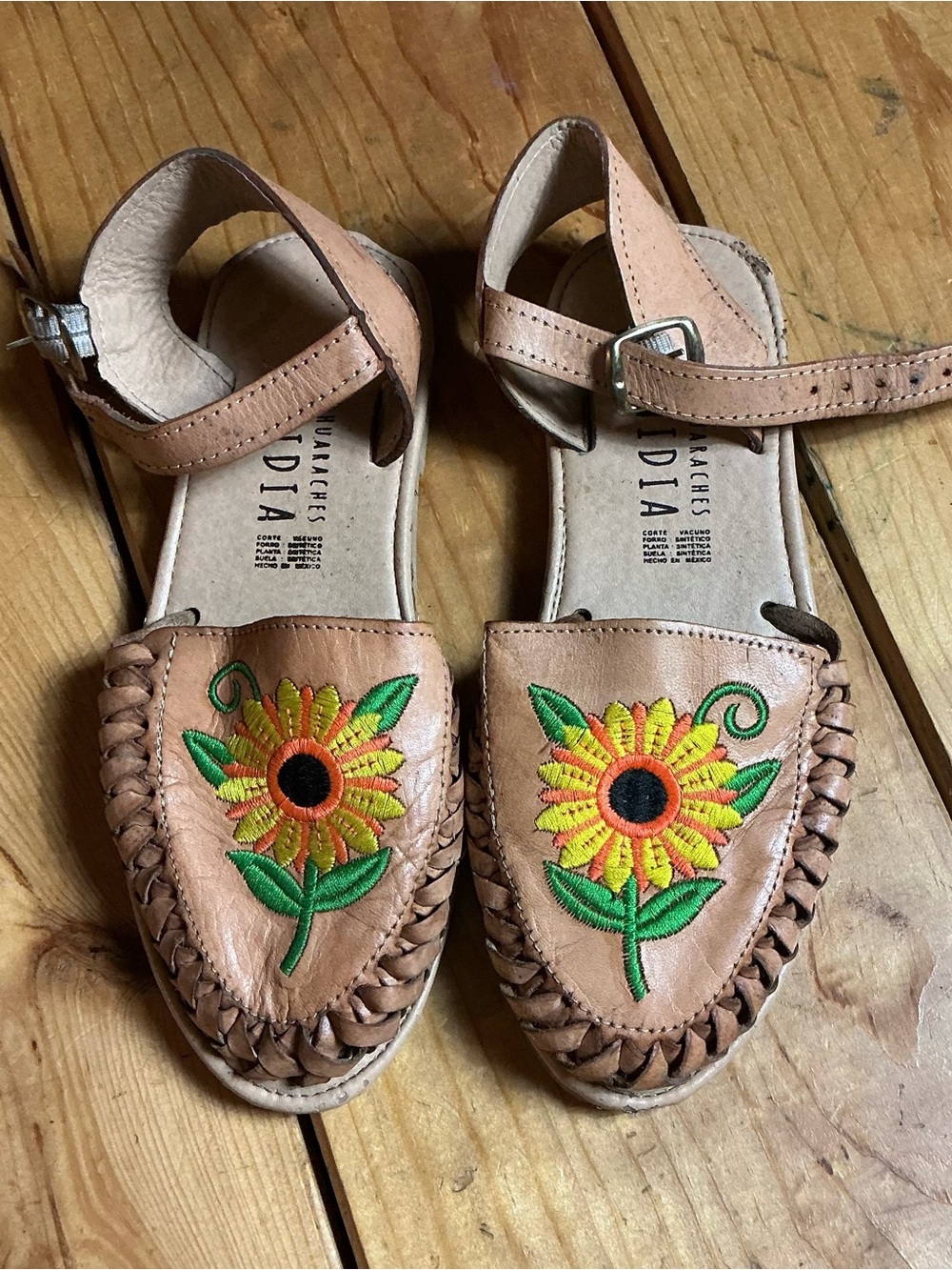 Embroidered Leather Mexican Huaraches | Size 6